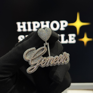 Collar Personalizado de Plata de Ley 925 con Nombre en Cursiva, Estilo HIPHOP SPARKLE, con Moissanita VVS, Corazón y Cadena Completamente Cubierta de Piedras, Unisex - Product Image 1