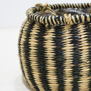 Artex Dong Thap Vietnam Artesanías, Cesta de Almacenamiento de Jacinto de Agua Trenzado, Ecológico, Modelo BH4211A - Product Image 3