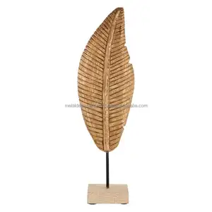 Pluma dorada en soporte de madera, escultura de bola de exposición para el hogar, oficina, escritorio, mesa de sala de estar, decoración, artículo de regalo decorativo