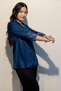 เสื้อเชิ้ตผู้หญิง ERICA Blue Giza Cotton พรีเมียมและหรูหรา ซื้อโดยตรงจากซัพพลายเออร์ในราคาต่ำ พร้อมขั้นต่ำในการสั่งซื้อน้อย - Product Image 4