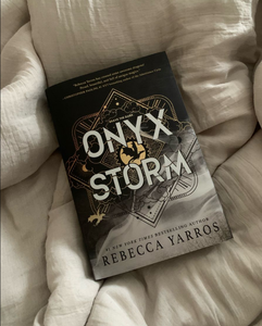 Onyx Storm (Edición en papel) |   Libro de Romance de Fantasía Más Vendido |   Distribuidor Mayorista - Product Image 3