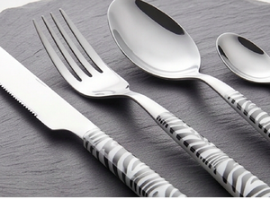 Ensemble de couverts en acier inoxydable à motif zèbre moderne, compatible lave-vaisselle, pour mariage, fête ou usage domestique, 4 pièces - Product Image 2