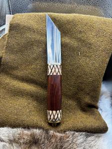 Couteau Viking artisanal, lame en acier carbone, ambidextre, écologique, bois gravé par un artisan, avec étui en cuir - Product Image 3