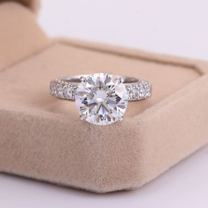 Anillo de Compromiso de Moissanita Más Vendido para Mujer con Artesanía Superior y Brillo Duradero Disponible a Precio de Mayoreo - Product Image 5