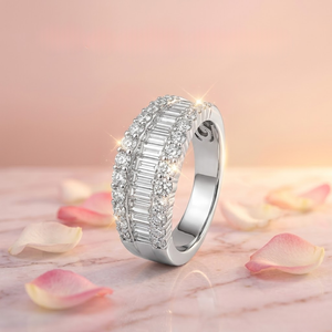 Bague d'anniversaire large à trois rangs en or blanc massif 18 carats avec diamants baguette naturels et diamants ronds taille brillant, sertis pavé en canal - Product Image 1