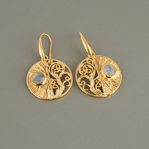 Boucles d'oreilles pendantes Art Déco en pierre de lune naturelle, monture géométrique en filigrane, laiton plaqué or 18 carats, cadeau chrétien, bijoux pour femme - Product Image 2
