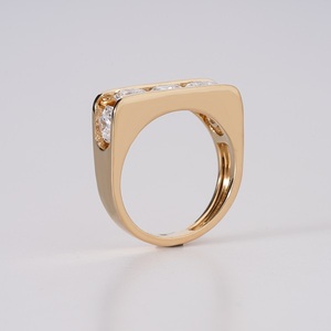 แหวนเพชรทรงคุชชั่นทำมือ เพชรเลี้ยงในห้องปฏิบัติการ ทอง 14K เครื่องประดับชั้นดีสำหรับทุกเพศ ผู้จำหน่ายแหวนหมั้นและแหวนแต่งงาน - Product Image 3