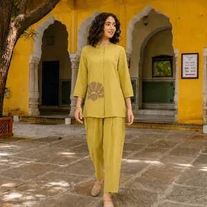 Ensemble Kurta brodé jaune moutarde pour femme, haut à manches longues à col rond, pantalon assorti, motif floral minimaliste, tenue ethnique décontractée - Product Image 3