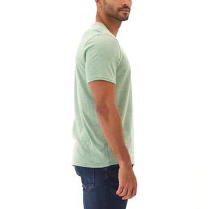 เสื้อยืดคอวีทรงเข้ารูป ยูนิเซ็กซ์ คุณภาพสูง ผลิตจากผ้าฝ้าย 100% เป็นมิตรต่อสิ่งแวดล้อม แห้งเร็ว ขายส่ง ผลิตในบังกลาเทศ - Product Image 3