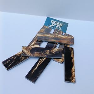 Plaques de corne de buffle Gawa dorée traditionnelle pour manches de couteaux pliants et à lame fixe - Product Image 2