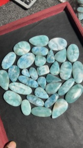 Larimar Natural Premium AAA+ en Forma de Cabujón |   Piedras Preciosas Sueltas de Color Azul Océano en Diferentes Formas de 20-60 mm |   Gemas Trimurti Pulimentadas y Cortadas a Medida para - Product Image 3