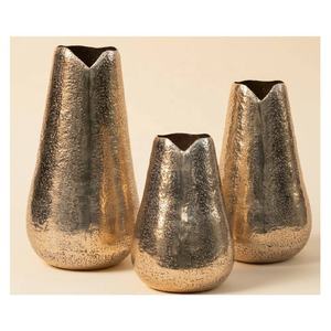 Nouvelle Arrivée Vase à Fleurs Moderne en Aluminium Façonné à la Main Style Pot, Vase de Table et de Sol en Laiton Antique pour Décoration de Salon, Salle à Manger et Fêtes - Product Image 4