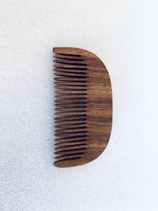 Peigne à cheveux artisanal en bois naturel, finition lisse, design durable, accessoire de toilettage, Orion artisanal, vente en gros - Product Image 5