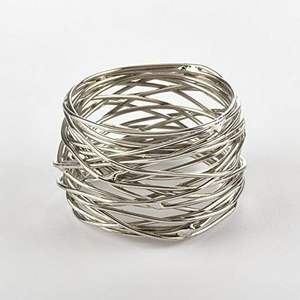 Elegante Anillo para Servilletas de Metal Pulido Diseñado para una Presentación Elegante con Ropa de Mesa - Product Image 6