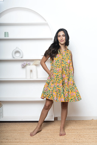 Vestido Acampanado y ajustado con estampado floral Vestido acampanado con estampado floral - Product Image 4