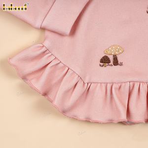 DR4516 – Pull pour bébé fille brodé à la main - Product Image 3