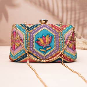 Pochette élégante à motif de lotus turquoise et multicolore, sac à main floral pour les occasions de mariage et de fête - Product Image 1