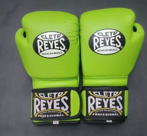 Guantes de Boxeo Profesionales Cleto Reyes, Color Verde Lima, de Cuero, con Cordones, 14oz, para Adultos - Product Image 6