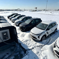 Cargador de Vehículos Eléctricos con Almacenamiento de Energía Móvil de 60 kW y 75 kWh para Uso Portátil en Corriente Continua