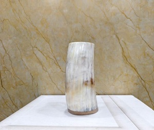 Taza de cuerno de búfalo hecha a mano, ecológica, moderna, inspirada en los vikingos, con forma natural pulida, tapa de cuerno para beber, tapa de pajita, para café. - Product Image 3
