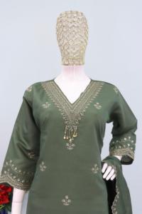 ชุดคุรตะ ปาลาซโซ ดูปัตตา สำเร็จรูป ผ้าไหมโรมัน พร้อมงานปักเลื่อมหนักและงานประดับพู่ห้อย - Product Image 5