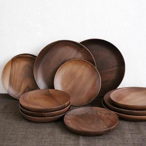 Platos y Vajilla de Madera Clásicos, Pulidos, Ecológicos y Atemporales - Product Image 1