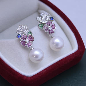 Boucles d'oreilles en perles rondes blanches d'eau douce de 10-11 mm pour femmes, argent S925, pendentifs en forme de pétales avec une forte brillance et des défauts discrets - Product Image 2