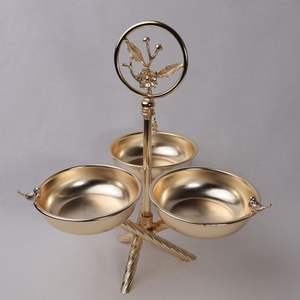 Cuenco de metal color bronce brillante con diseños tradicionales para decoración, regalos o para servir dulces. - Product Image 6