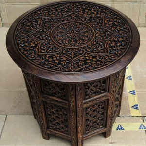 Table basse pliante en bois sculpté antique au design contemporain pour le mobilier de salon - Product Image 1