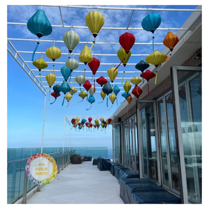 Linterna de Bambú y Seda Hecha a Mano de Estilo Oriental, Diseño Plegable, Color Personalizable, Arte Folclórico Vietnamita, Ecológica, Decoración para el Hogar - Product Image 4