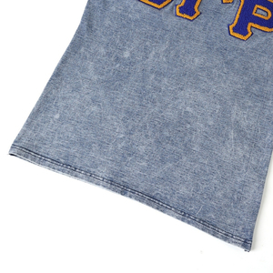 Camiseta SGRHO de Mezclilla Azul Claro Premium, Manga Corta, Cuello Redondo, Bordado con Letras Griegas, Estilo Casual Universitario - Product Image 5