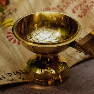 Lampe à parfum artisanale en laiton écologique, diffuseur d'huile en forme de dôme, brûleur de camphre et Bakhoor pour temple - Product Image 6