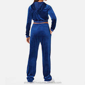 Ensemble de survêtement 2 pièces pour femme en velours épais, comprenant un crop top à capuche uni et un pantalon évasé long, style streetwear éco-responsable - Product Image 6