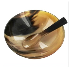 Bol de service en corne fait main, écologique, design moderne et minimaliste, tons bruns, poli, léger (0,4 kg), pour la restauration - Product Image 1