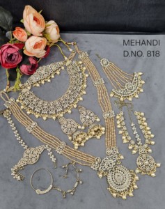 Luxury Dulhan Jewelry <b>Set</b> Antique Gold Plated Finish Cubic Zirconia & Pearl Multi Piece Bridal <b>Jewellery</b> <b>Set</b> <b>For</b> Women Wholesale - Product Image 2