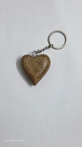 Llavero de Corazón de Madera Hecho a Mano, Anillo de Llaves Rústico con Diseño de Amor, Soporte para Llaves de Coche, Regalo de Madera, Recuerdo Romántico, Accesorio para el Día de San Valentín, Adorno - Product Image 5