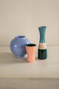 Elegante Florero de Cerámica Azul Lavanda con Silueta de Esfera Lisa, Superficie Pulida y Acabado Elegante para Decoración Contemporánea del Hogar - Product Image 3