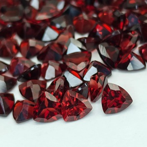 Pierre précieuse grenat de qualité supérieure, naturelle, taillée en facettes, grenat du Mozambique, taille triligne, pour la création de bijoux, vente en gros - Product Image 1