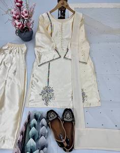 InCotton.M Kurta Farshi Palazzo Tradicional Indio de Crepé Natural con Bordado de Lentejuelas, Estilo Fiesta, Sin Arrugas, de Tela Suave - Product Image 1
