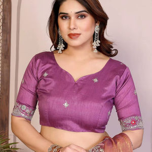 Je cherche un sari de la même couleur, magnifique, pour un mariage, en tissu de soie chiffon Fendy doux de qualité supérieure avec C-pallu. - Product Image 1