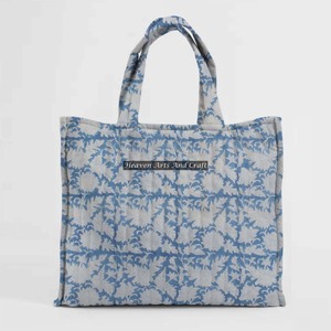 Sac fourre-tout matelassé carré à motifs floraux personnalisable Sac fourre-tout carré en coton matelassé avec poignée imprimée en blocs Sac en gros avec logo personnalisé - Product Image 1
