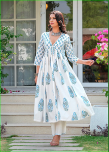 Conjunto de Kurta Gunaar Blanco y Azul con Corte en A y Detalles Fruncidos - Product Image 3