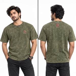 T-shirt classique pour homme en tissu léger, assurant un confort supérieur et une liberté de mouvement, fabriqué avec des matériaux respirants et un effet délavé. - Product Image 6