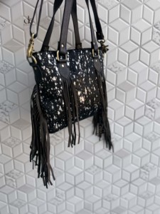 Sac fourre-tout en cuir de vachette métallisé fait main de haute qualité avec franges et bandoulière, style western, en cuir véritable pour femme - Product Image 2