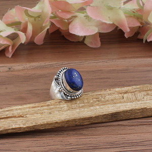 Bague artisanale en argent sterling 925 avec lapis-lazuli serti clos, style vintage, pierre bleue sculptée, bijou statement antique - Product Image 5