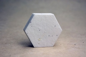 Sous-verres en papier faits à la main au design moderne, pour la table, sous-verres décoratifs en papier, tons neutres, sous-verres artistiques, alternative écologique - Product Image 1
