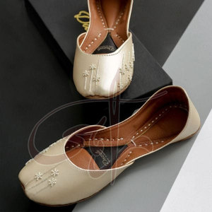 Khussa pour femmes de haute qualité et durables, couleur et logo personnalisés, tendance de la mode, imprimé, antidérapant, taille personnalisée - Product Image 3