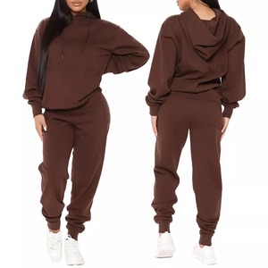 Ensemble de survêtement velours grande taille pour femme, collection automne-hiver, avec sweat à capuche court zippé et pantalon empilé, deux pièces - Product Image 1