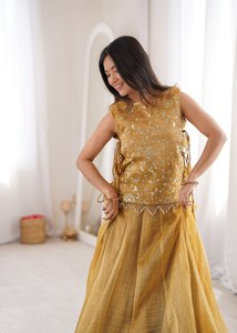 Lehenga Choli de diseño único para mujer con Koti en estilo occidental disponible a precios de mayorista desde India. - Product Image 4