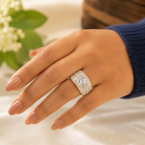 แหวนมอสซาไนต์ทรงกลมประดับเพชรตรงกลาง ชุบทองคำขาว 14K แหวนวันครบรอบสำหรับผู้หญิง ทรงบาแกตต์ ประดับเพชรแบบวงแหวน แหวนหมั้น - Product Image 6